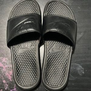 Black nike slides